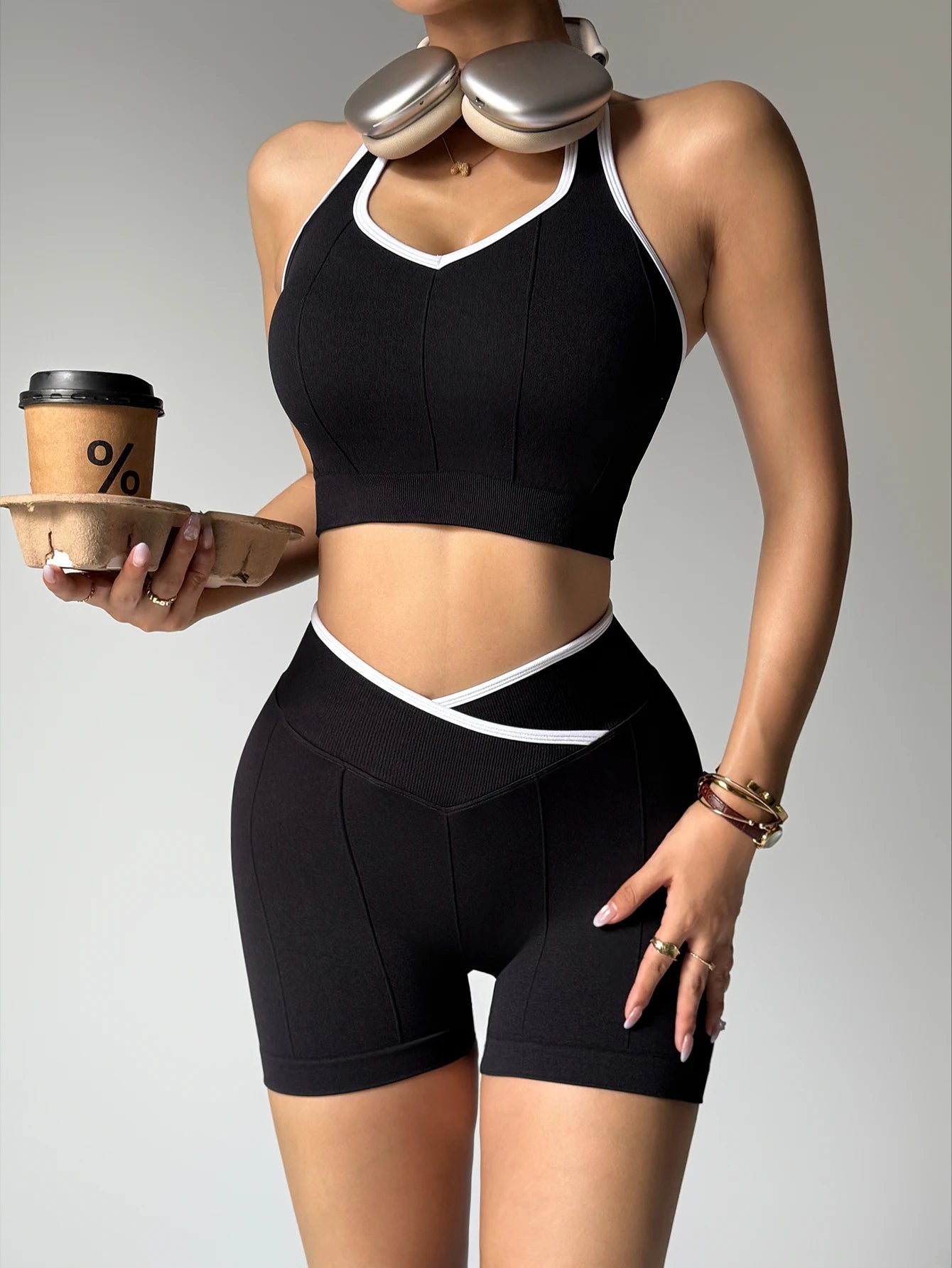 Gym Exercise Set For Women 2pcs Set Yoga Suit Black And White Patchwork Fashionable Halter Top High-Waisted Breathable Shorts